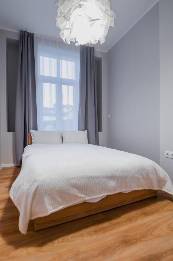New Black & White - 2Bdr Apartment With Balcony Sofia Exteriör bild